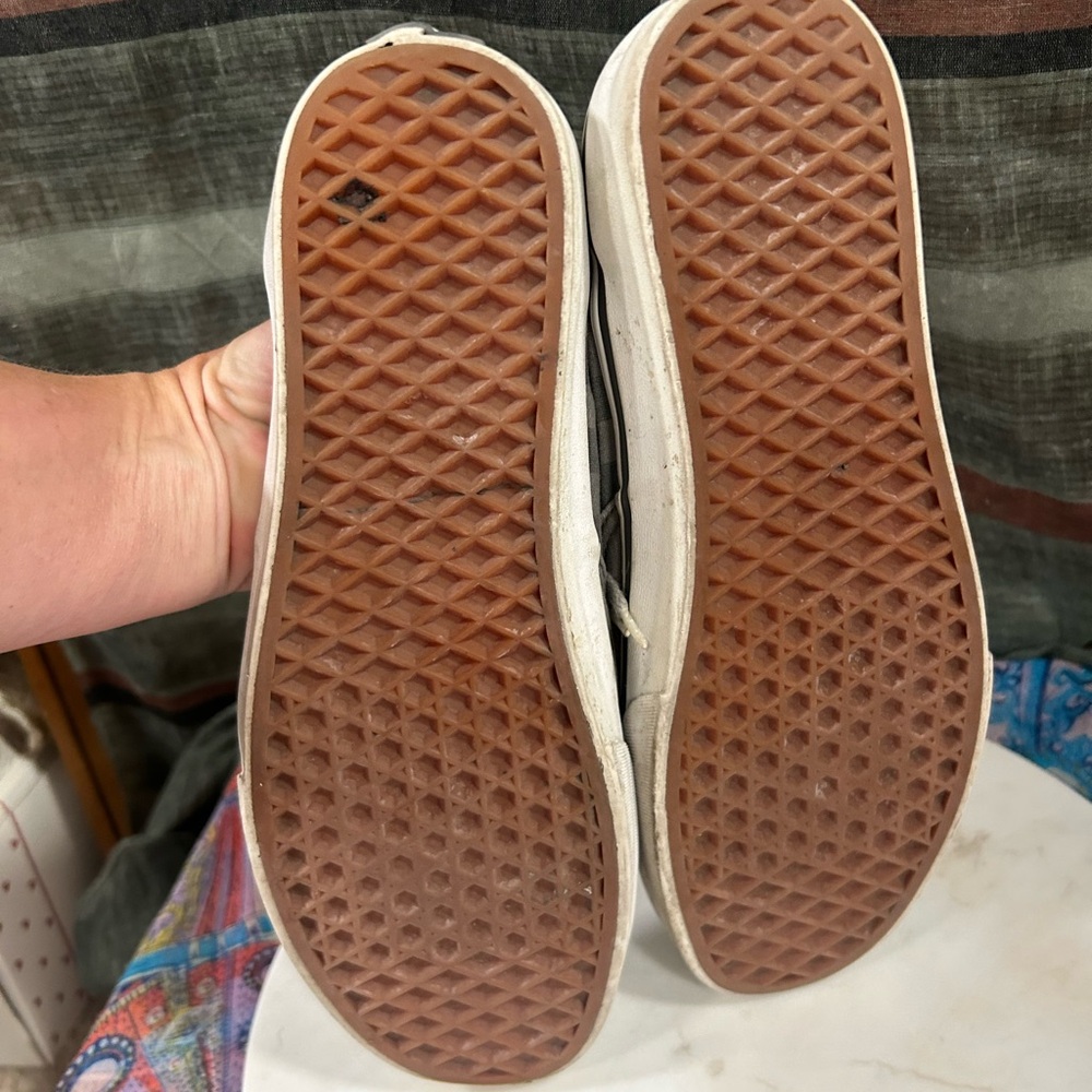 Vans off the wall canvas shoes men’s 9, women’s 10.5. - Picture 5 of 7